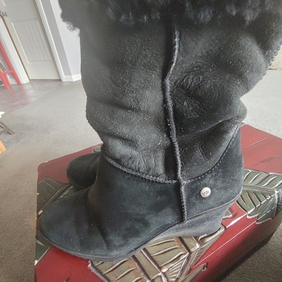 Uggs ladies Black heeled Warm winter Boots - Picture 6 of 7